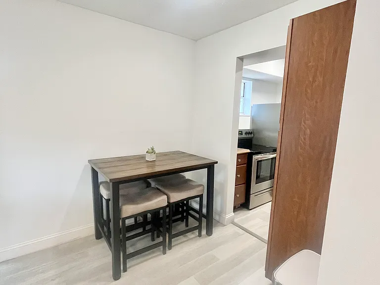 321 SW 14th St #3 — Photo 9