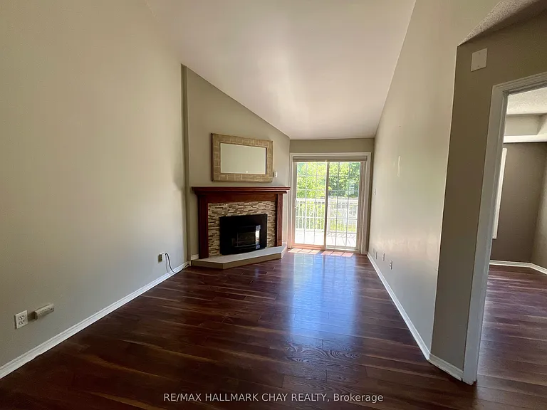 162 Settlers Way #16 — Photo 9