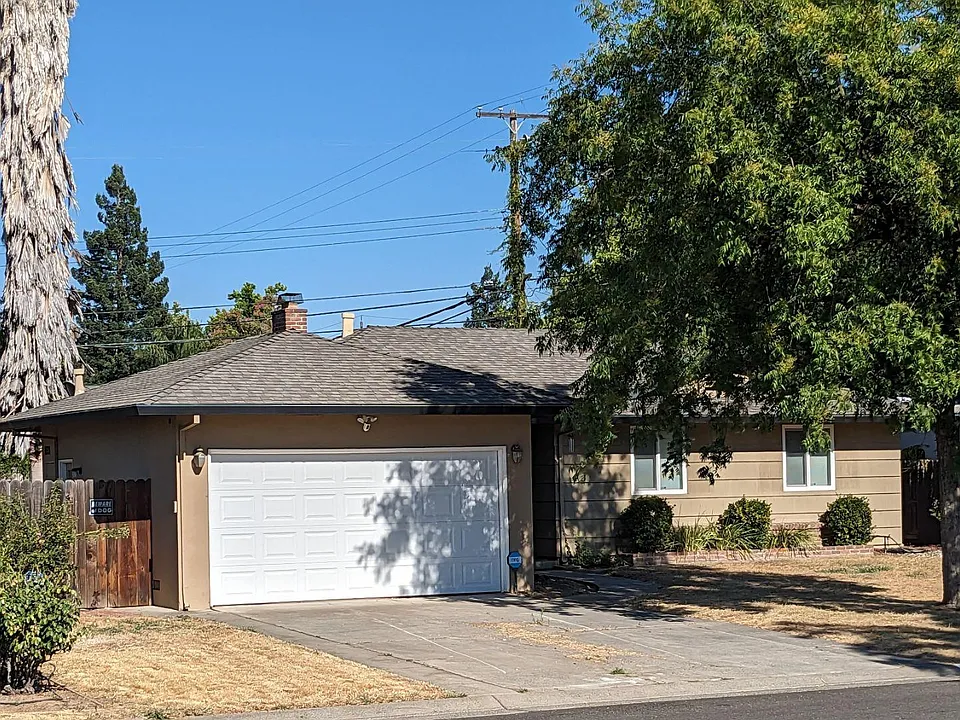 1704 Daphne Ave