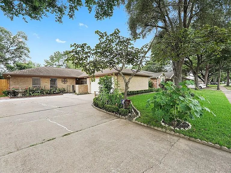 1st image of 15615 Echo Canyon Dr