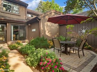 190 Old Barn Rd, Lake Barrington, IL 60010