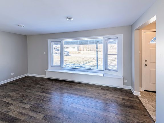 5th image of 18029 Thomas Ln