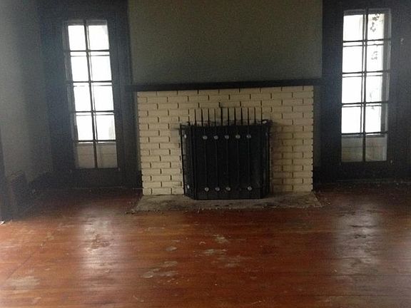 4th image of 841 9th St NE