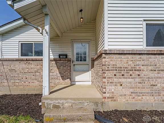 4th image of 1005 Burt St