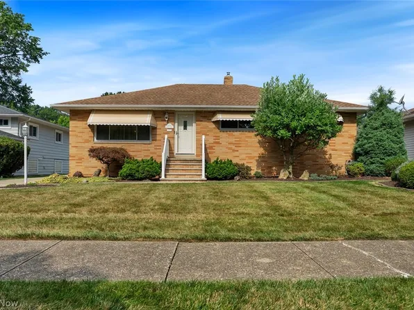 6230 Beverly Dr, Parma Heights, OH 44130