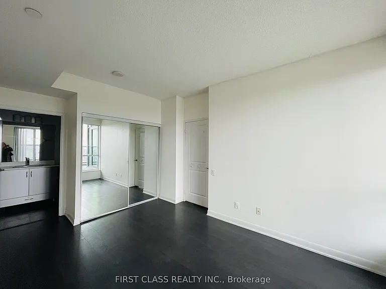 5168 Yonge St #Penthouse 305 — Photo 8