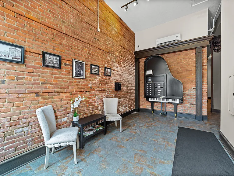 1224 Huron Rd E #3 — Photo 7