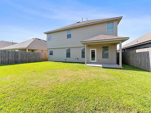 3rd image of 109 Jeanne Picard Dr