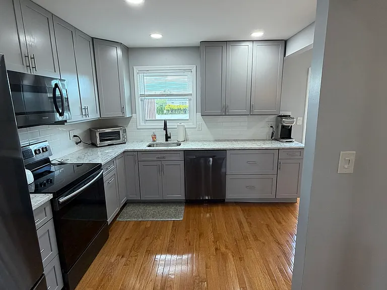 2503 Cedar St — Photo 10