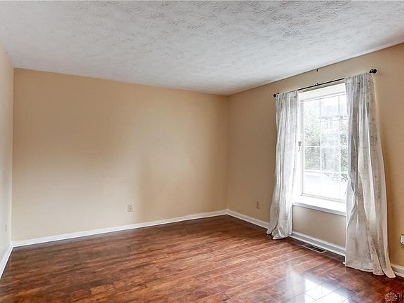 4th image of 2709 N Kings Arms Cir