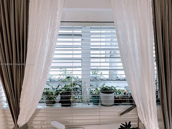 5th image of 130 Mendoza Ave #11