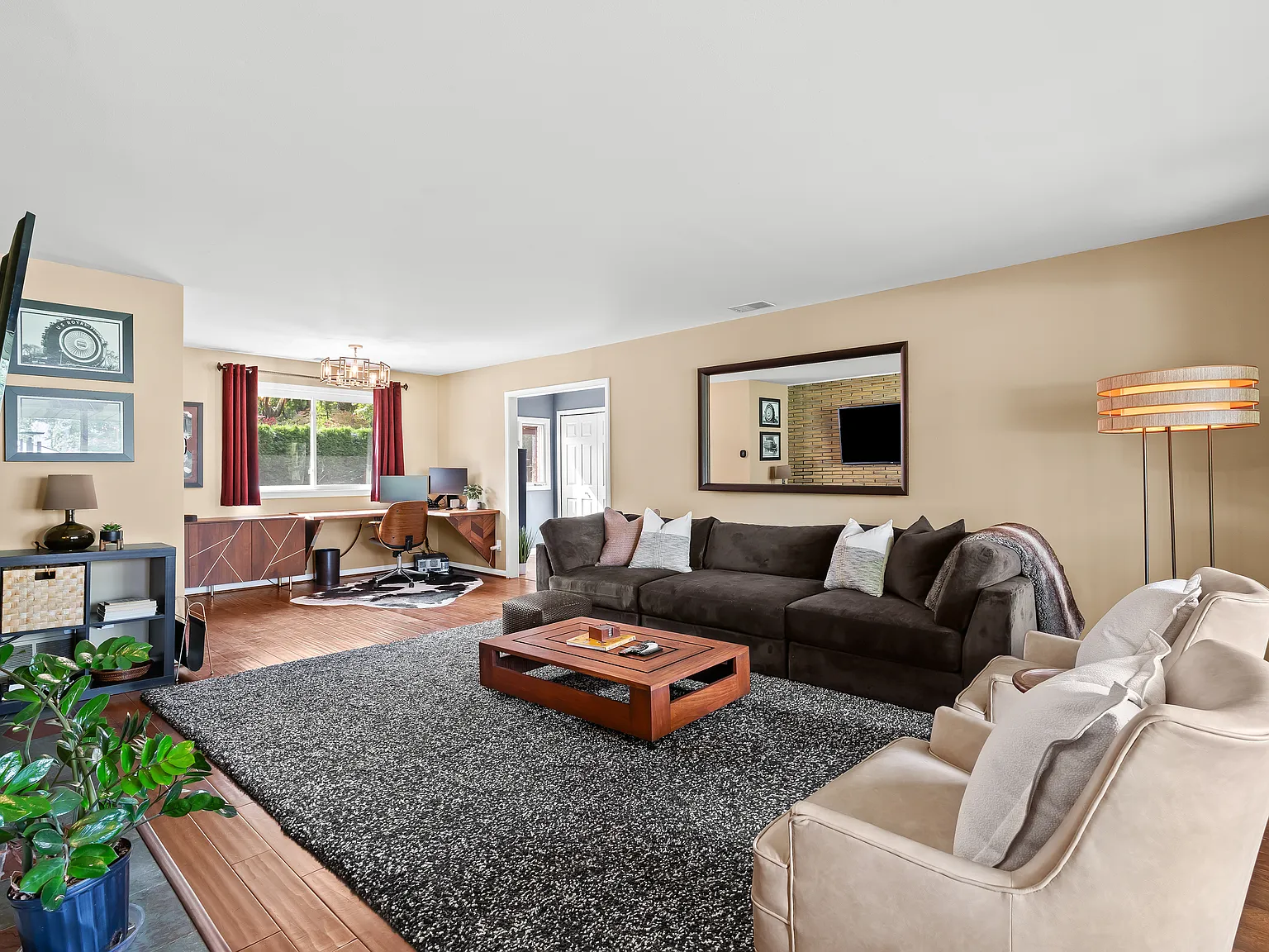 3 bed, 2400 sqft, $10,000 — Photo 3