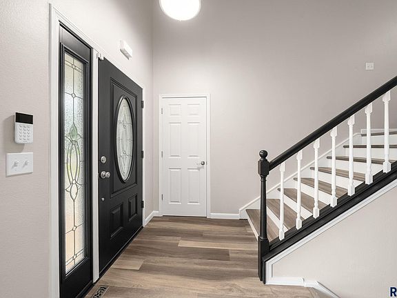 3rd image of 812 E Heatherwood Cir