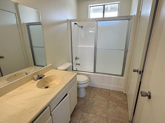 4th image of 1015 E Deodar St #C