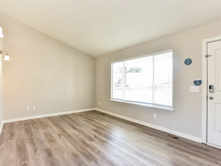 874 N Main St — Photo 12