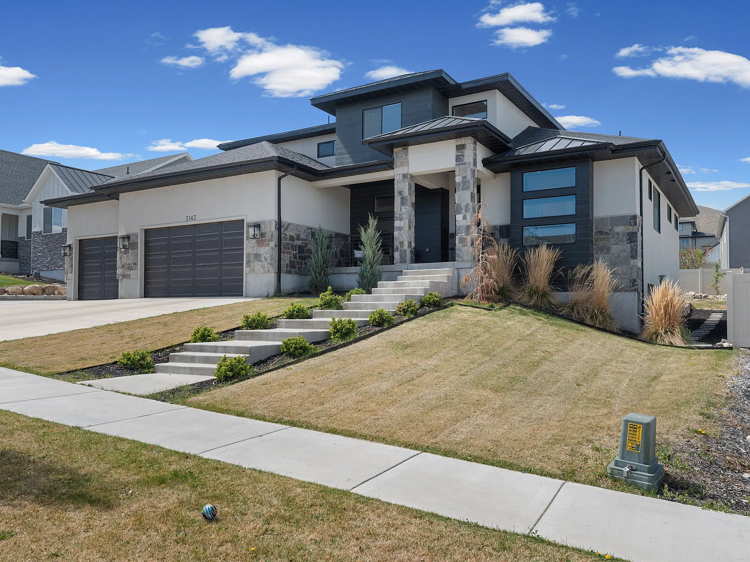 4 bed, 2.5 bath, 4268 sqft, $3,900 — Photo 1