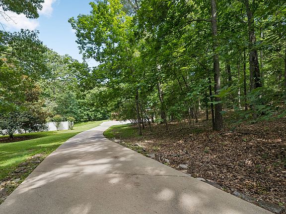 5th image of 3422 Red Oak Trl