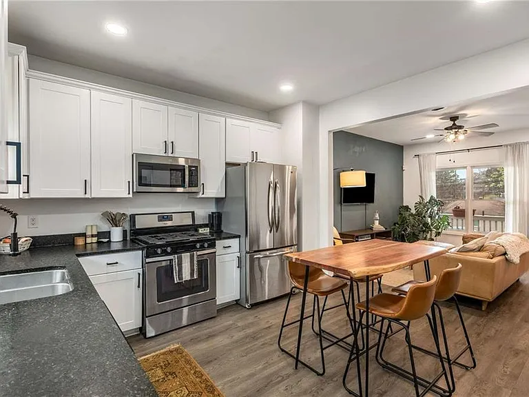 1014 Fern Ave SE — Photo 8