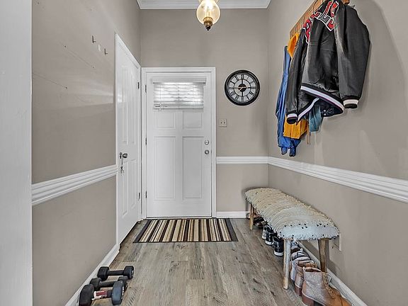 4th image of 6770 Castlegate Ln