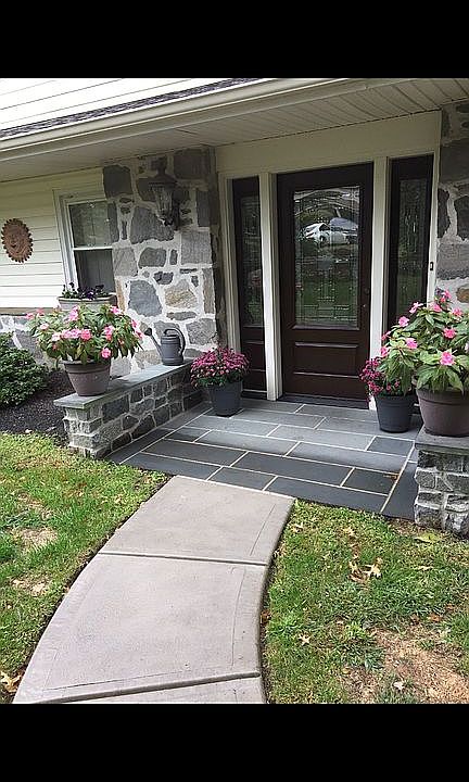 2nd image of 48 Lee Lynn Ln