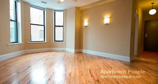 1st image of 742 W Oakdale Ave #1