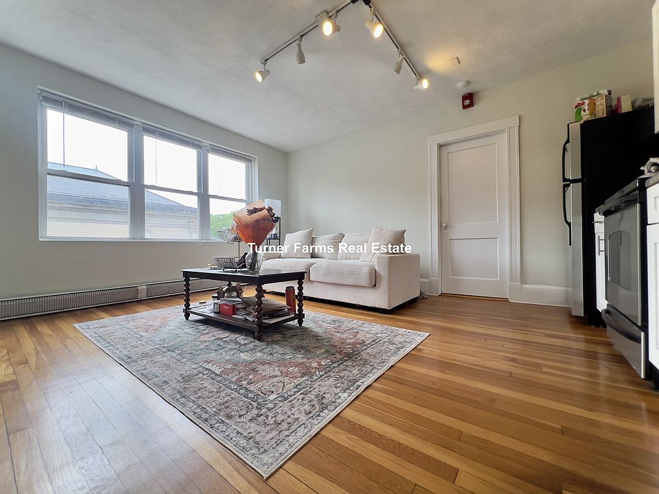 1st image of 402A Highland Ave #26