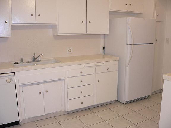 4th image of 425 S Hudson Ave #9
