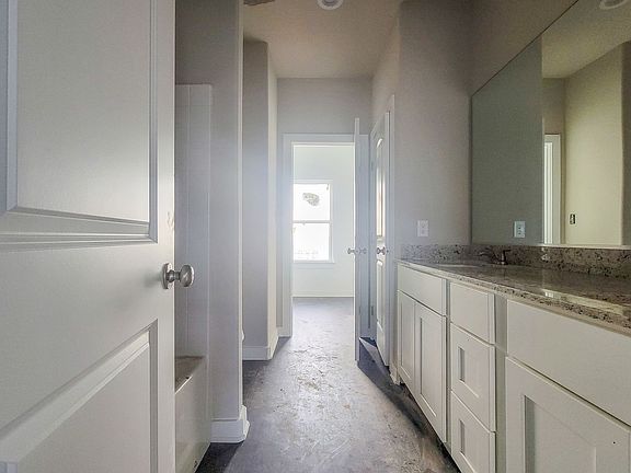 4th image of 3844 Skylane Ave