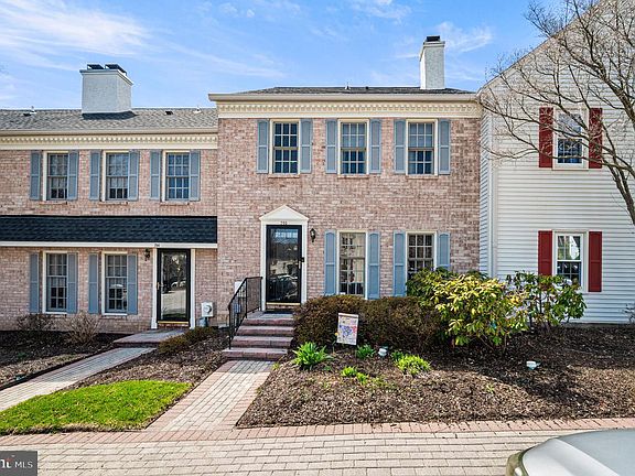 2nd image of 705 Hillary Ct #705