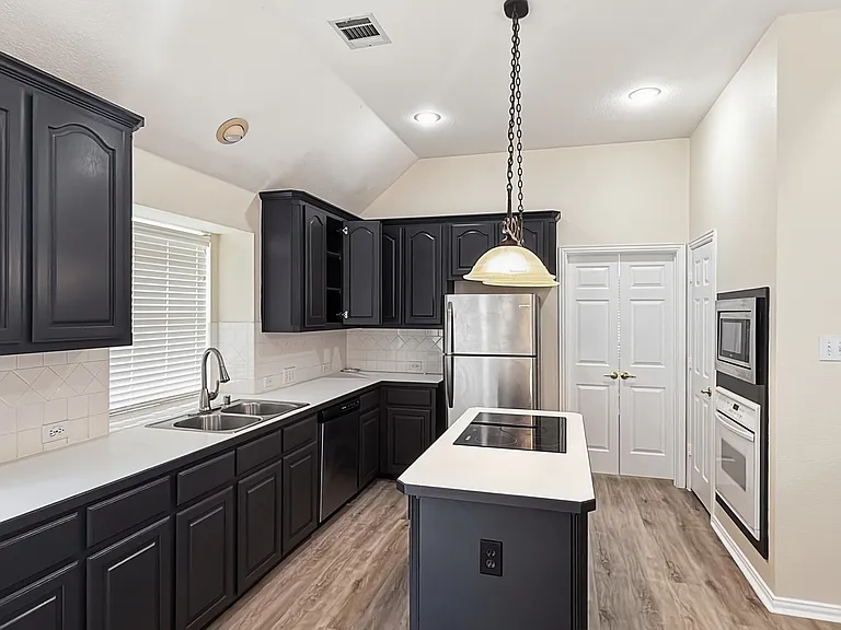 502 Overhill Dr — Photo 7