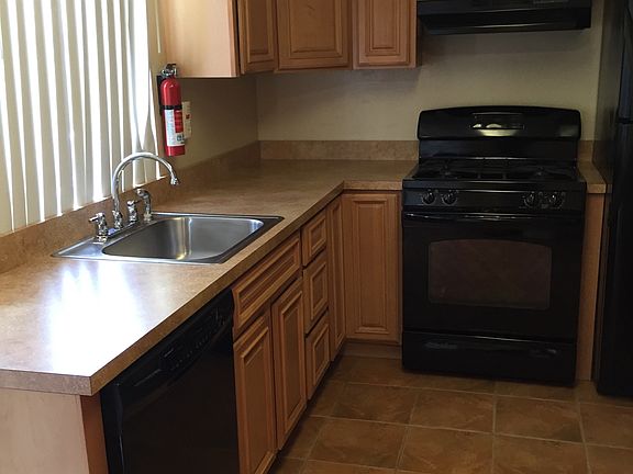 3rd image of 200 Williamsburg Ln