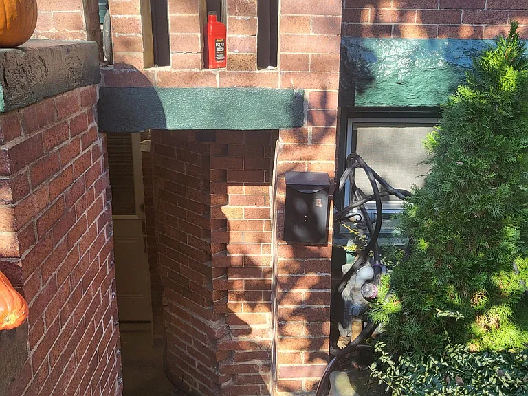 1845 Monroe St NW — Photo 2