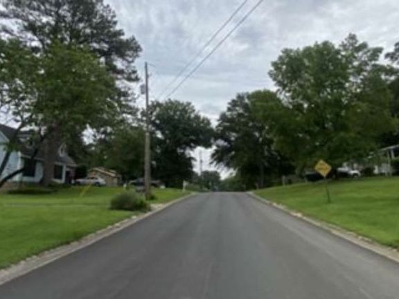 Exterior Neighborhood (street photo)