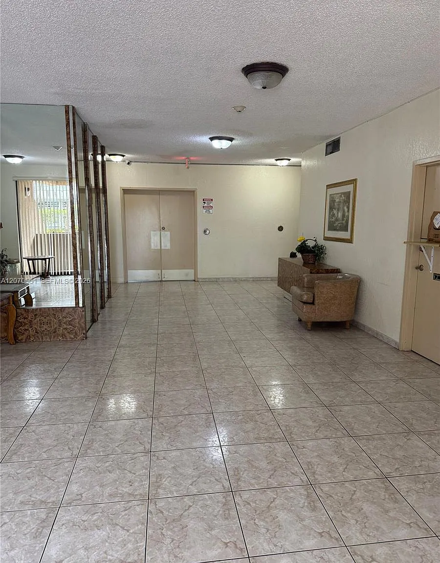Windwood Condo — Photo 2