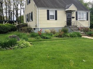 26 Saratoga Rd, White Plains, NY 10607