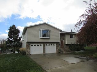 137 Agate Dr, Lewistown, MT 59457