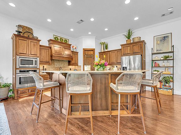 4th image of 3705 Oakbrooke Ave