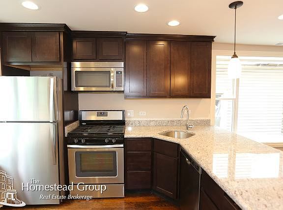 2nd image of 4208 N Sacramento Ave #2N