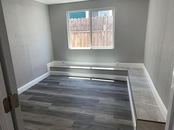 4th image of 3325 43rd St #2