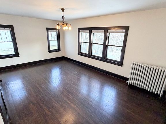2nd image of 115 Bedford St SE APT 6