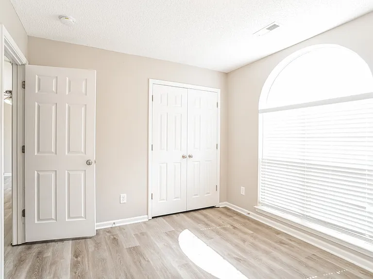 910 Milkfarm Ct — Photo 12