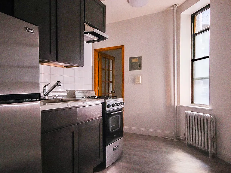 622 E 11th St #3 — Photo 7