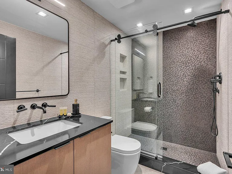 110 S Bonsall St — Photo 14
