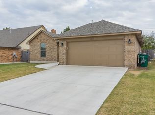 1304 Penn Ln, Moore, OK 73160