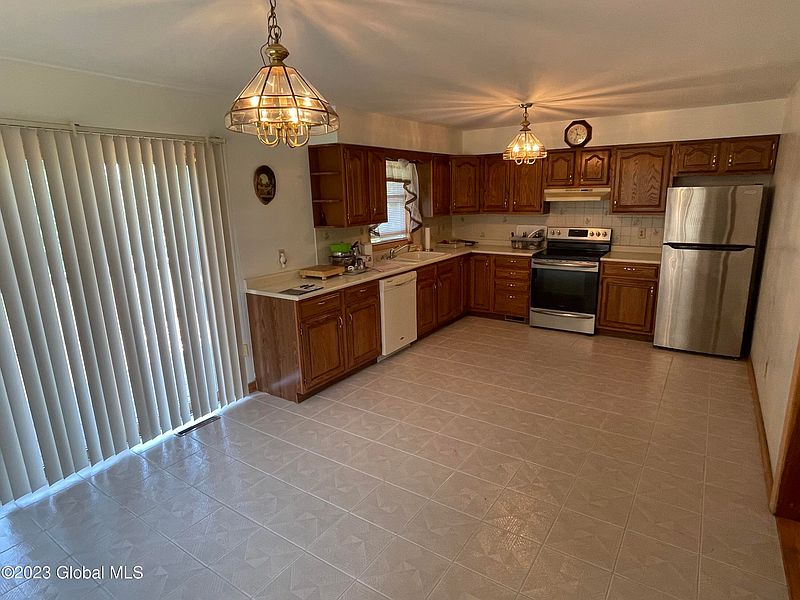 2nd image of 18 Woodhill Lane