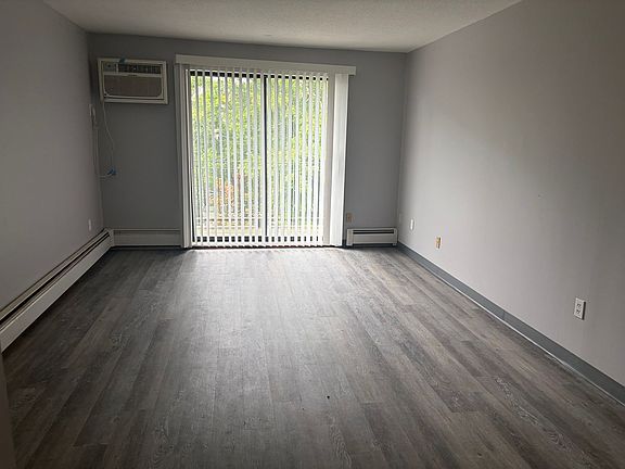5th image of 128 Mammoth Rd APT 21