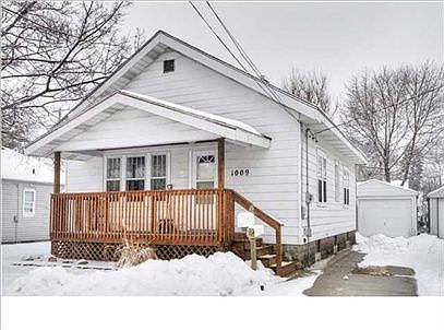 5th image of 1009 Oaklawn St NE