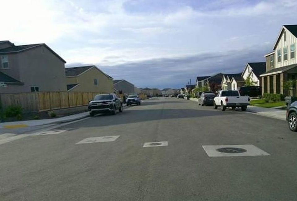 Exterior Neighborhood (street photo)