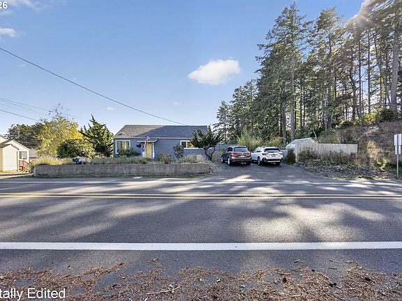 3rd image of 844 Rhododendron Dr
