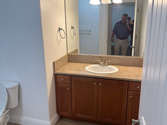 3rd image of 1501 Sierra St APT B